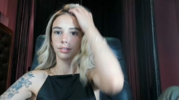 Hotfallingdevil  09-08-2021 show Female